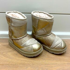 Ugg boots. Gold and sparkle pattern. Size 7